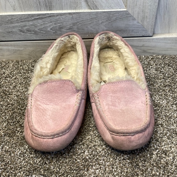 UGG® | Pink Crystal Ansley Moccasin Slipper - Women
UGG 7 - Picture 3 of 11